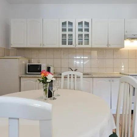 With A Parking Space - Diklo, - 22555 Apartman Zára